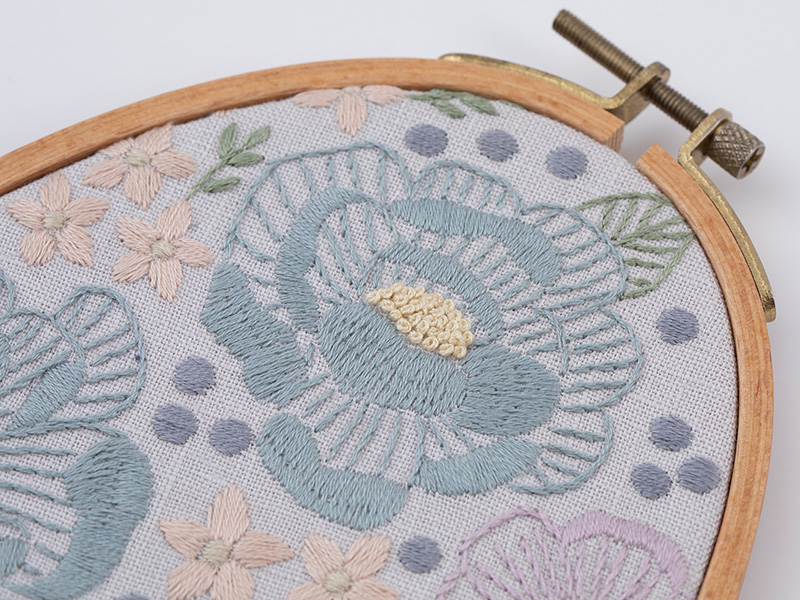 クールパステルのオーバルフレーム～『刺繍で描く植物模様』刺しゅうキットシリーズ