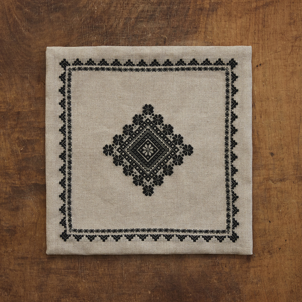 モノトーンのこぎん刺し 〈梅の花つなぎのかごカバー〉: キット