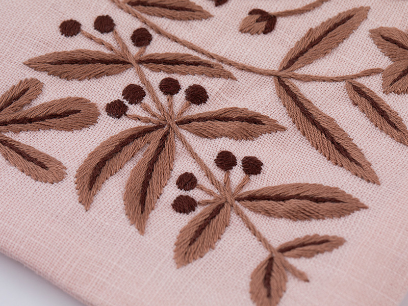 秋の草花のミニバッグ～『刺繍で描く植物模様』刺しゅうキットシリーズ