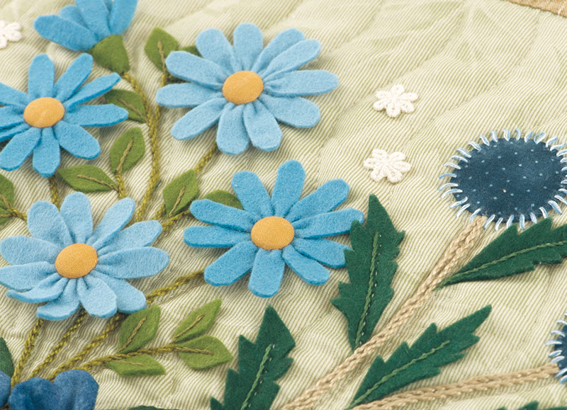 青い花のタペストリー