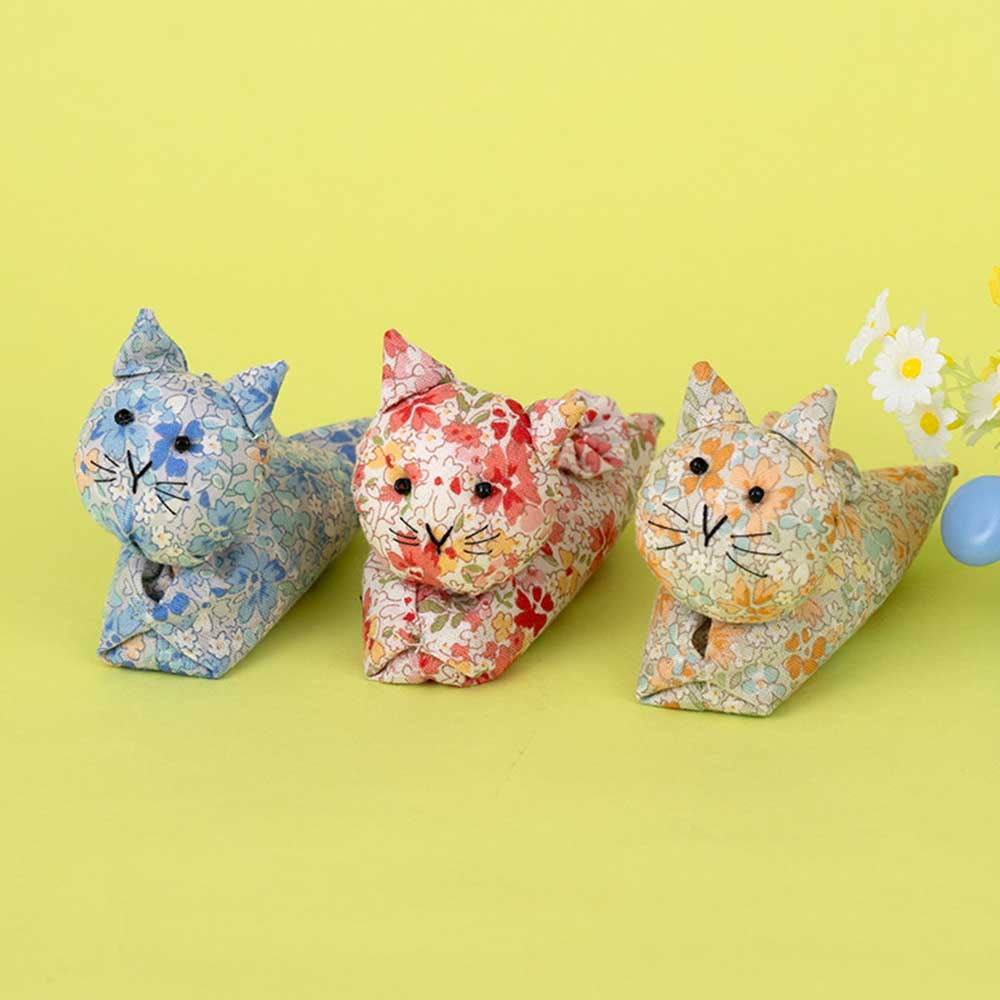 ハンドメイド ステンドグラスキルトタペストリー 「猫とぶどうの