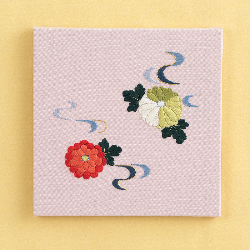日本刺繍パネル［流水に菊］