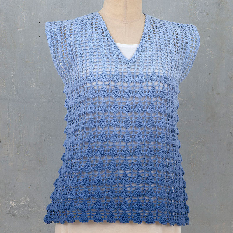 かぎ針編みのチュニックベスト　ブルー