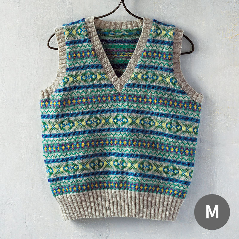 〈レシピ付き糸セット〉ペールブルー系のVネックベストM